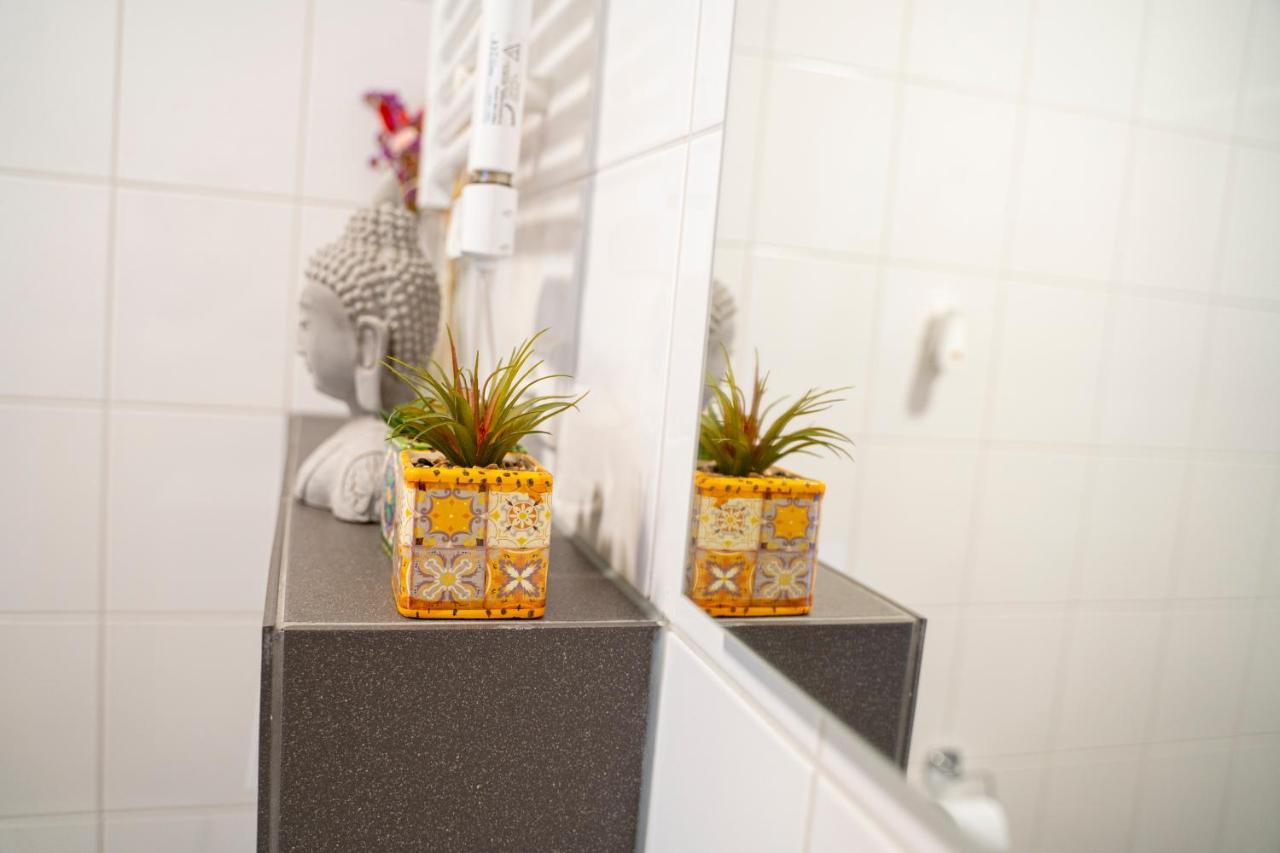 Nora Waterview Apartment Breda Bagian luar foto